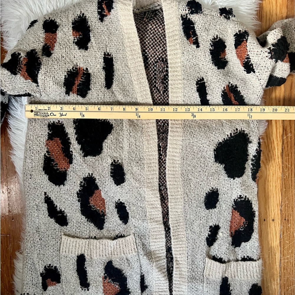 Sweater- Small - Picture 5 of 7